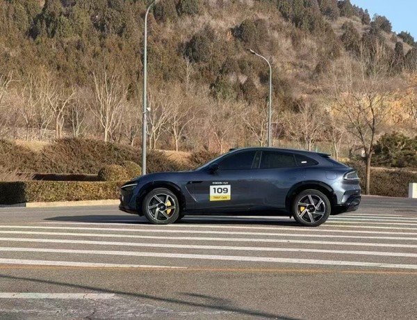 小米YU7无伪装真车曝光 车界肌肉猛男