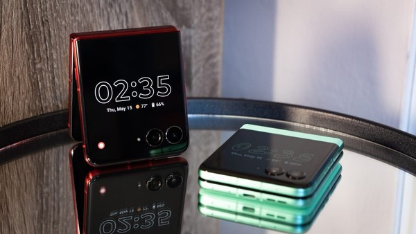 摩托罗拉Razr折叠新机开售 最低配天玑7400X 约5000元起