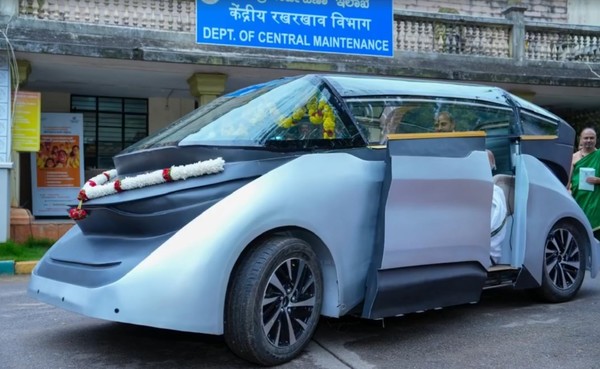 印度首辆无人驾驶汽车亮相：经6年研发 100%本土创新