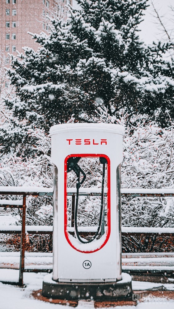 特斯拉中国大陆超充站建成开放超2400座 充电桩超1.2万