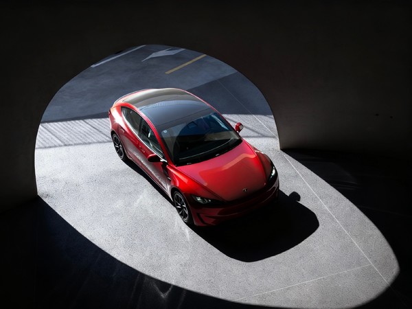 2025年11月中型轿车市场：特斯拉Model 3销量暴涨