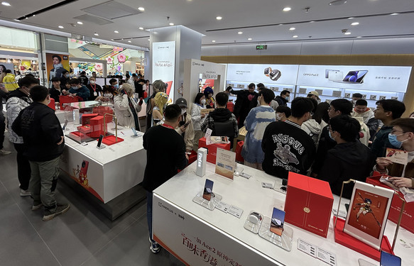 早报:一加Ace 2定制礼盒线下首发 真我11支持月亮模式