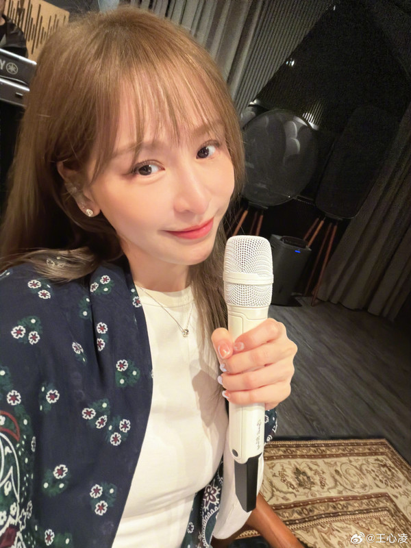 王心凌爱机竟是苹果iPhone Air 官方起售价7999元