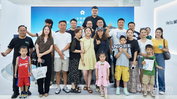 姚明喜提蔚来ES9 感叹”苦等两月“ 对空间和驾乘很满意