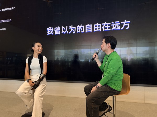 失去左手后 Jessica Du在Apple三里屯讲述她的“2.0人生”
