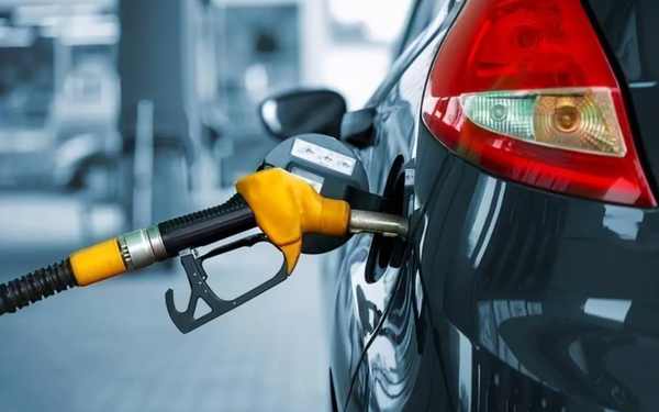 车主注意 国内油价将在今晚12点上涨 得赶紧加满油