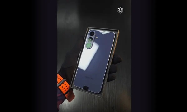 三星Galaxy S26 FE开箱视频曝光 采用“蓝莓”新色
