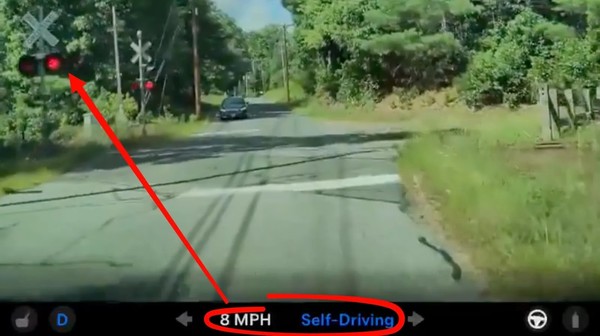 特斯拉FSD再出险情 险些撞上列车 已发生多起同类事件