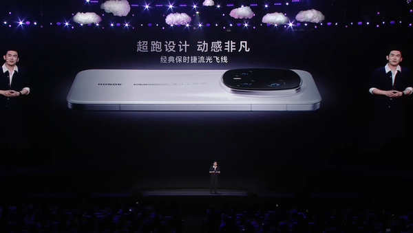 荣耀Magic8 RSR保时捷设计发布 后置顶级三摄 7999起