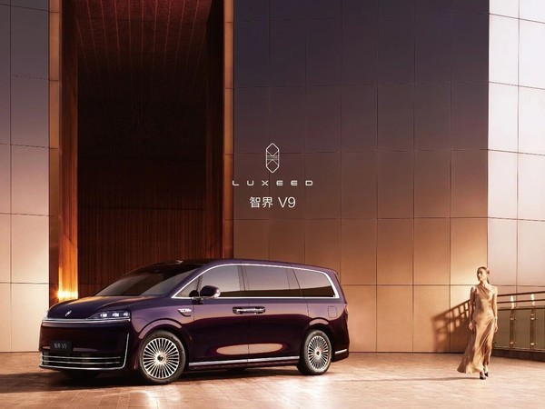 智界执行董事赵长江透露智界V9:迎宾光毯还有惊喜!