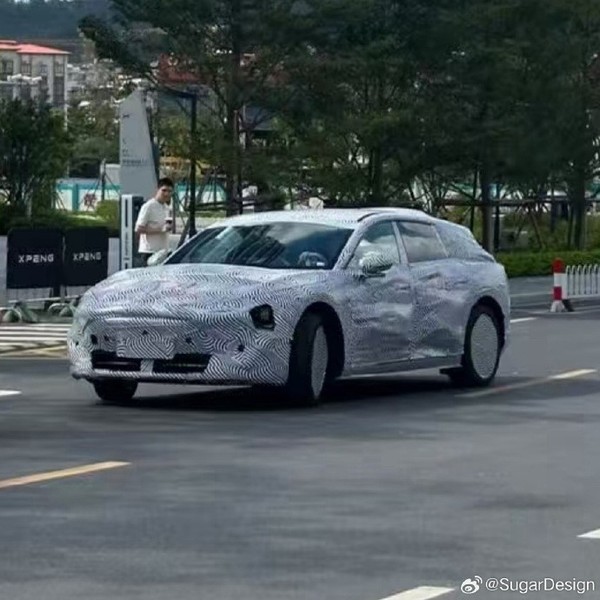 小鹏MONA旅行车伪装谍照曝光 标准五门瓦罐造型