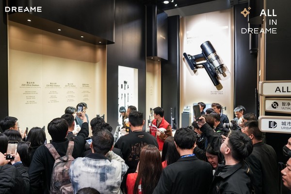 AWE现场直击：追觅展台被围得水泄不通，这台吸尘器凭什么让用户“光脚走”？