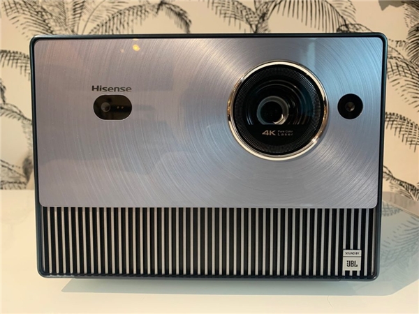 Hisense C1获法国评测媒体点赞 Vidda三色激光技术香到海外 - 手机中国 -