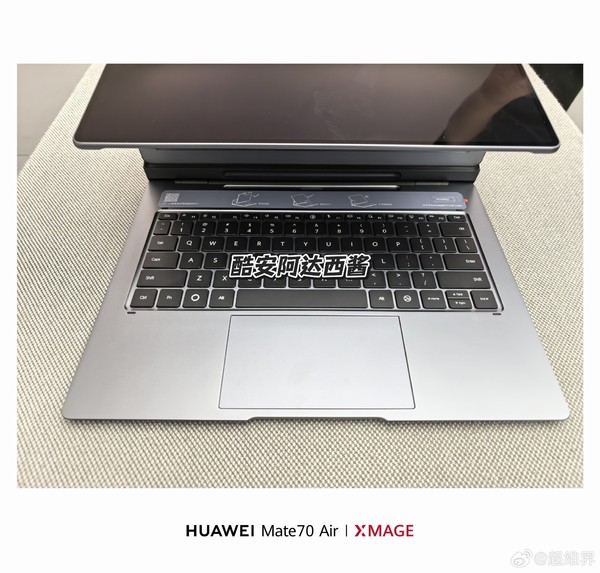 华为MatePad Edge二合一电脑真机曝光 支持多种形态