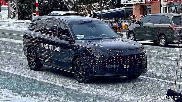 奕境汽车首款全尺寸SUV谍照图