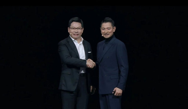 刘德华现身发布会现场