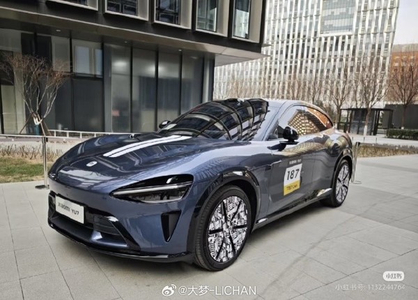 小米YU7