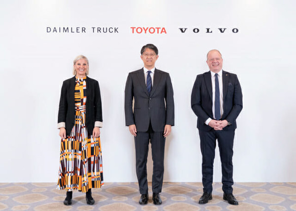(戴姆勒卡车、丰田汽车、沃尔沃集团)参会人员合影