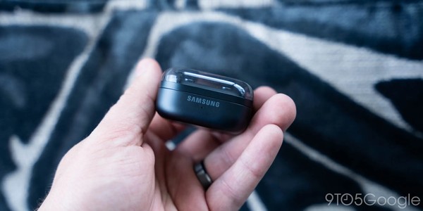 告别入耳式?曝三星下一代Galaxy Buds将采用耳夹式设计