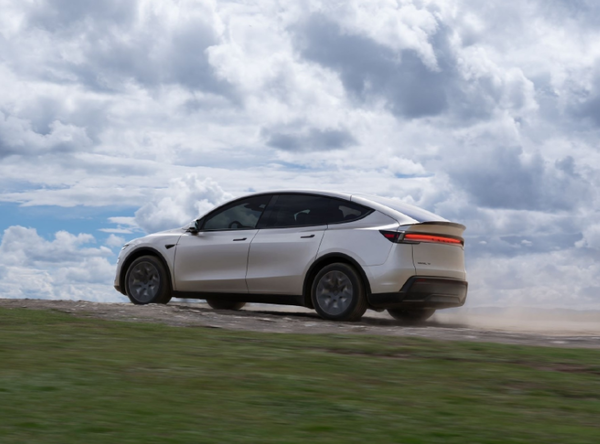 特斯拉股价大涨3% 市值1.63万亿美元 创下历史新高！