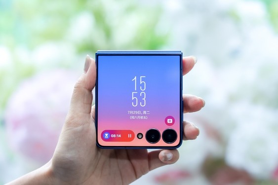 三星Galaxy Z Flip7：用便捷又智慧的体验探索品质生活