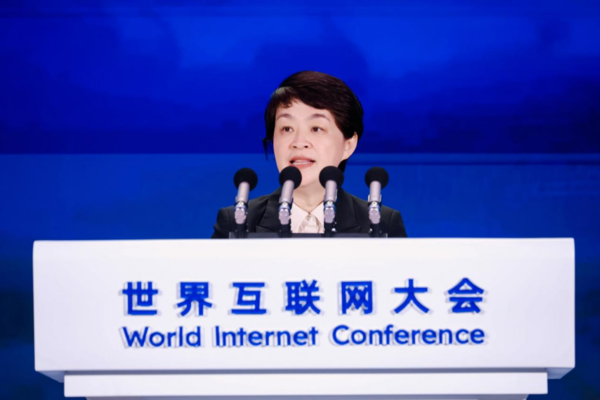 中兴通讯董事长方榕:加强数智筑基,推动AI进阶