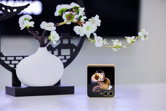 为尊贵而生  心系天下三星W24 Flip成就奢华美学典范