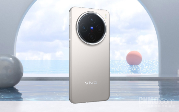 vivo X300系列外观曝光：大R角直屏+大圆镜头模组