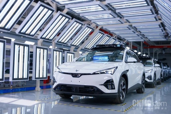 L4级无人驾驶来了!丰田与小马智行量产版铂智4X亮相