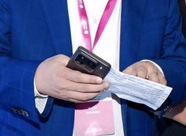 疑似小米15真机外观曝光 家族式设计 本月底首发新骁龙!