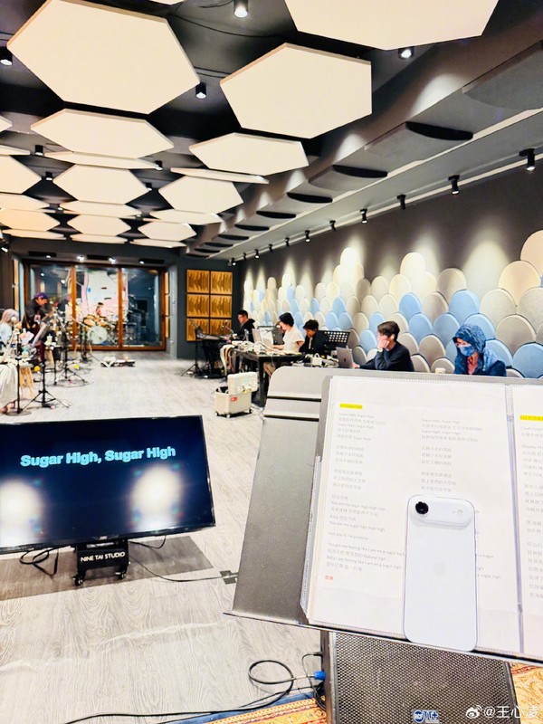 王心凌爱机竟是苹果iPhone Air 官方起售价7999元