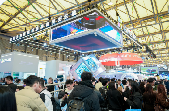 自研世界模型加持 萤石Stella星辰系列亮相AWE 2026