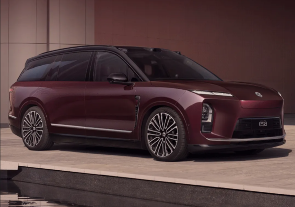 蔚来全新ES8 M42星云红上市 搭载全域900V高压架构