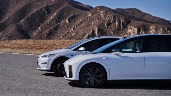 理想i8对标特斯拉Model X!侧面比Model X更加厚实