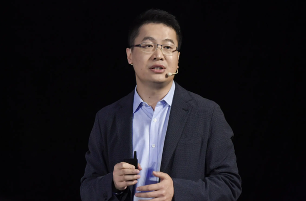 小米集团合伙人、总裁,手机部总裁,小米品牌总经理卢伟冰