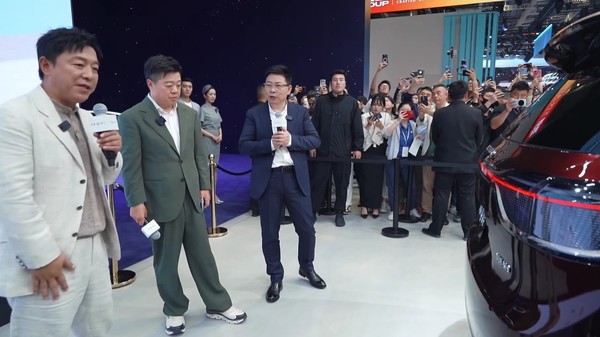 2025上海车展9系旗舰大盘点 谁能在内卷中胜出?