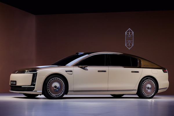 尊界S800闪耀春晚舞台 中国超豪华汽车实力究竟如何?