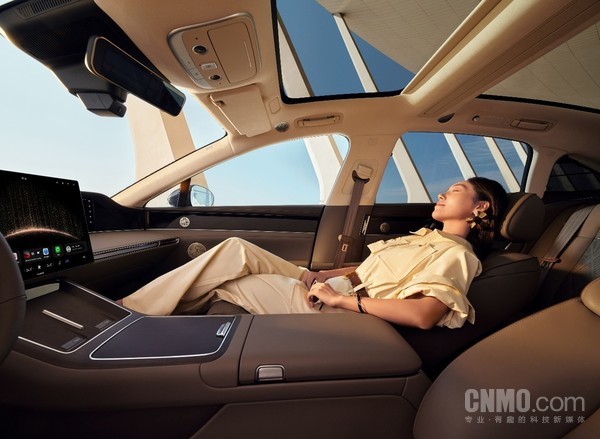 新款享界S9开启预售31.8万元起 用科技豪华重新书写“游戏规则”