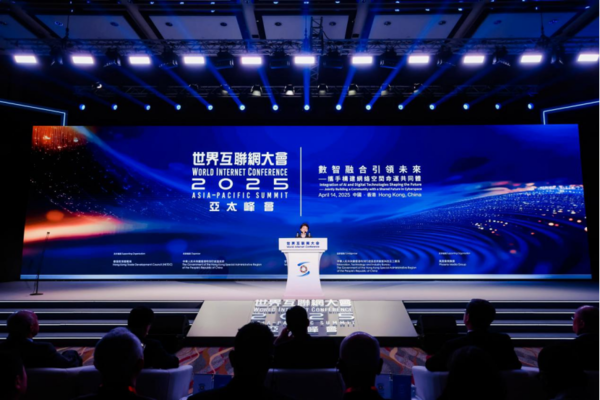 中兴通讯董事长方榕:加强数智筑基,推动AI进阶