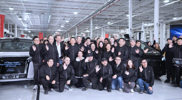 贾跃亭：FX Super One首台预量产车下线 FX 4明年问世