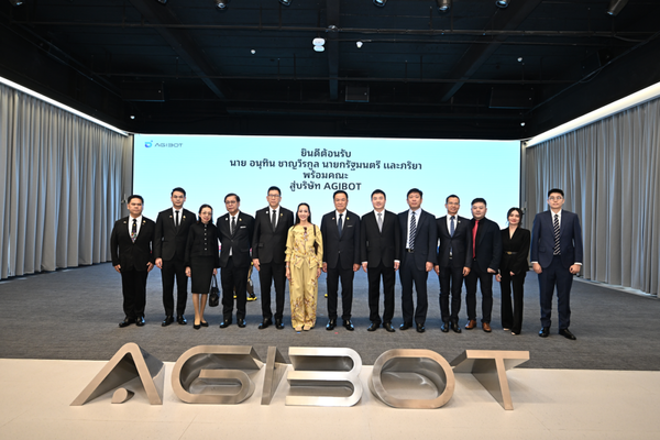 WAIC期间泰国总理到访智元 人形机器人泰语迎宾秀泰拳
